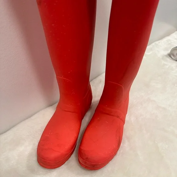 Hunter boots! Tall bright hot pink mud rain boots size 9! Hunter socks included - Picture 2 of 9